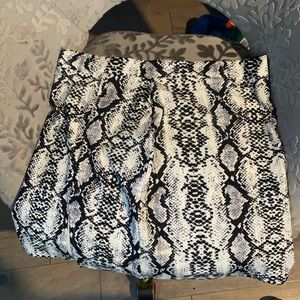 Snake print skirt!